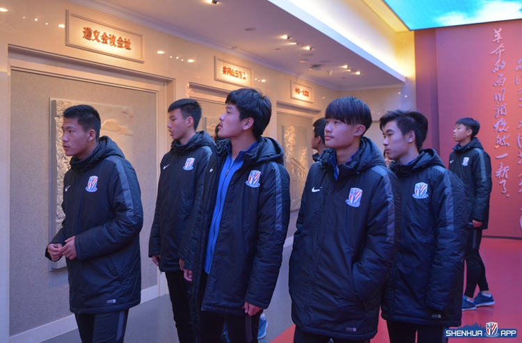 绿地申花U17梯队瞻仰*共中**一大会址不忘初心开启新征程