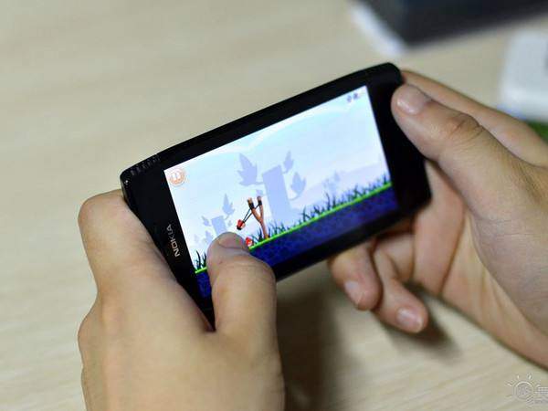 玩手机会变丑是真的吗,熬夜玩手机真的会变丑吗