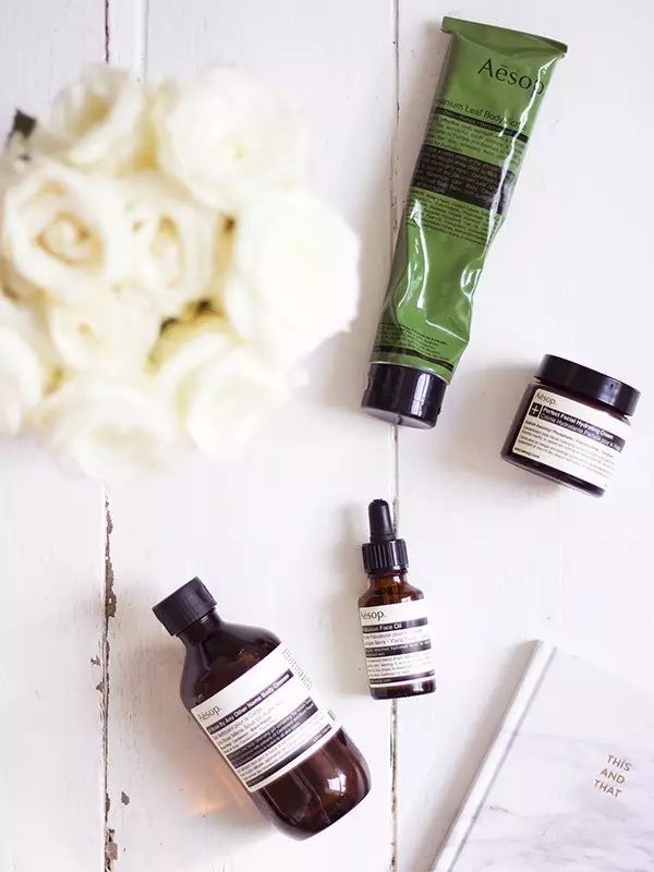 想做个时髦精你选对t恤了吗,秋冬怎么穿裙子好看又不冷