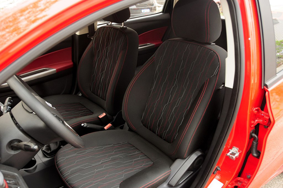 小灵精怪，它绝对是刚毕业90后买车的首选