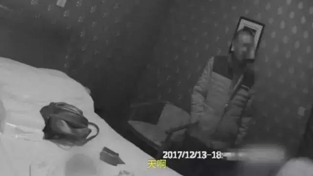 “我才是真的警察！”，民警声嘶力竭及时制止四万余元损失，青浦一女子听信诈骗电话，独自携婴开房欲汇款