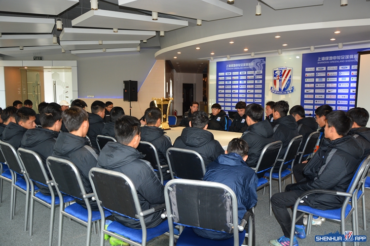 绿地申花U17梯队瞻仰*共中**一大会址不忘初心开启新征程