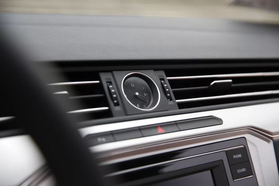 迈腾330豪华对比凯美瑞2.5锋尚,新款迈腾和凯美瑞试驾