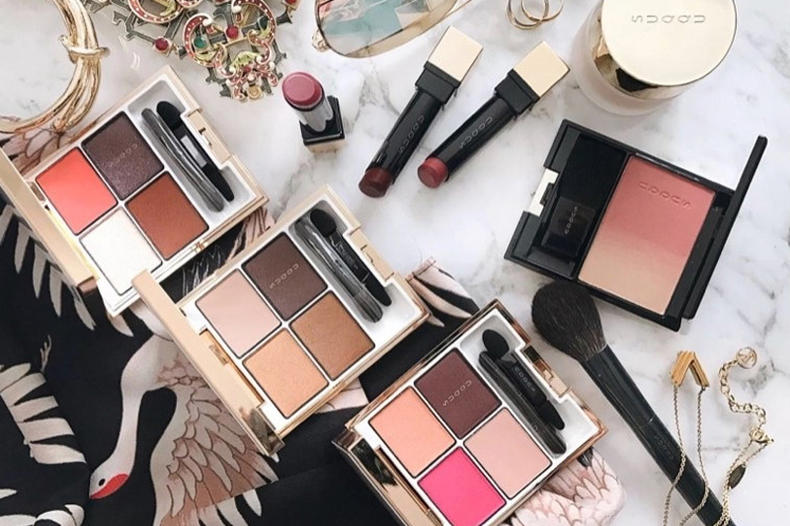 平价圣诞限定礼盒彩妆,美到窒息的圣诞彩妆