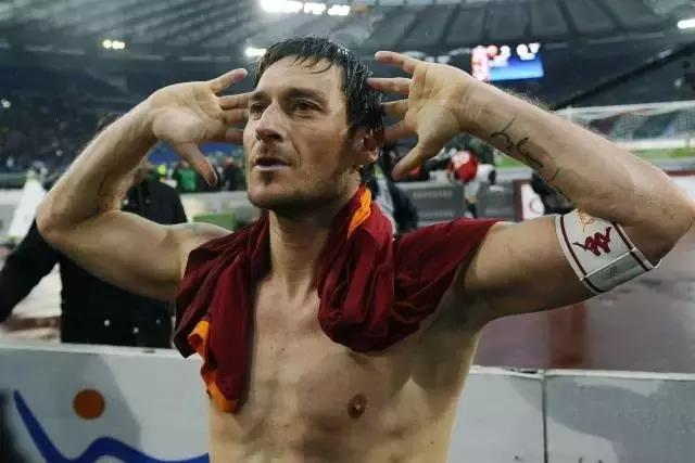 天下足球十大催泪解说青春落幕,天下足球催人泪下