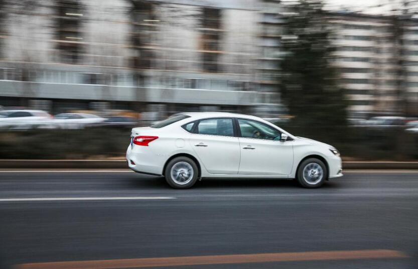 圣诞节热恋生活日记,开着轩逸陪女朋友搜集北京的圣诞树