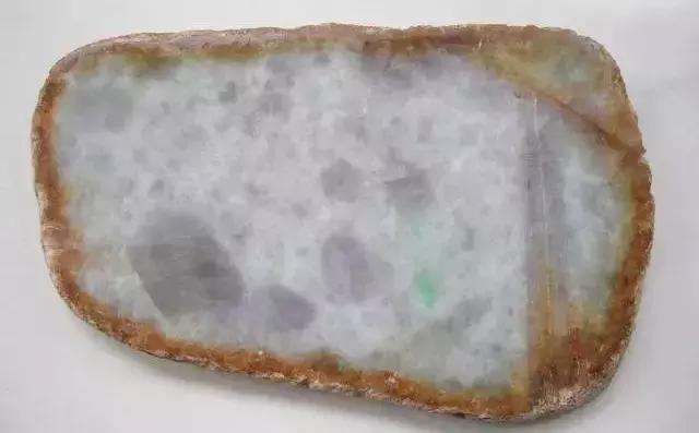 翡翠手镯戴时间长了发黄怎么回事,翡翠打紫光灯照发黄正常吗