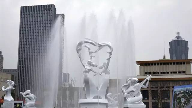 我叫杭州,这是我最新的简历,请多关照~