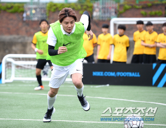 金俊秀李起光,金俊秀出场秀