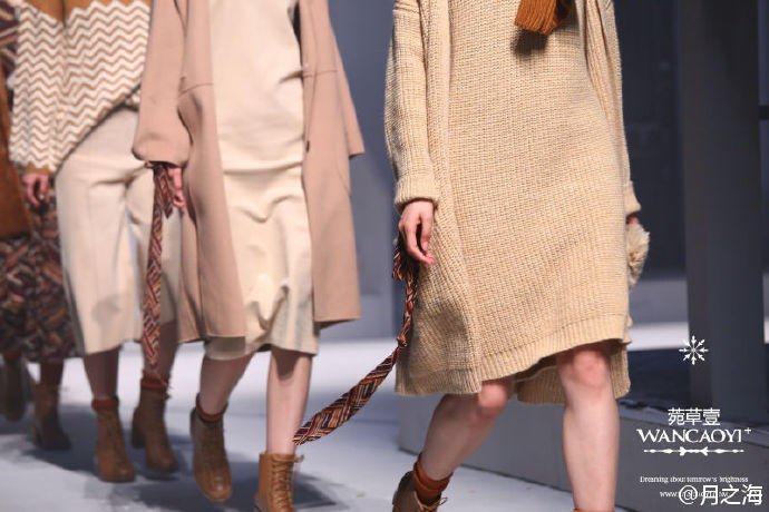 吉克隽逸同款亮片西服,吉克隽逸深v西装