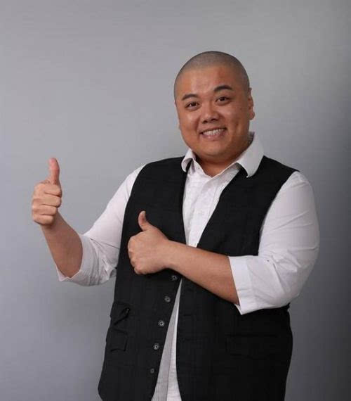 他是星爷的黄金男配,无线最年轻的编剧,胖的不简单!