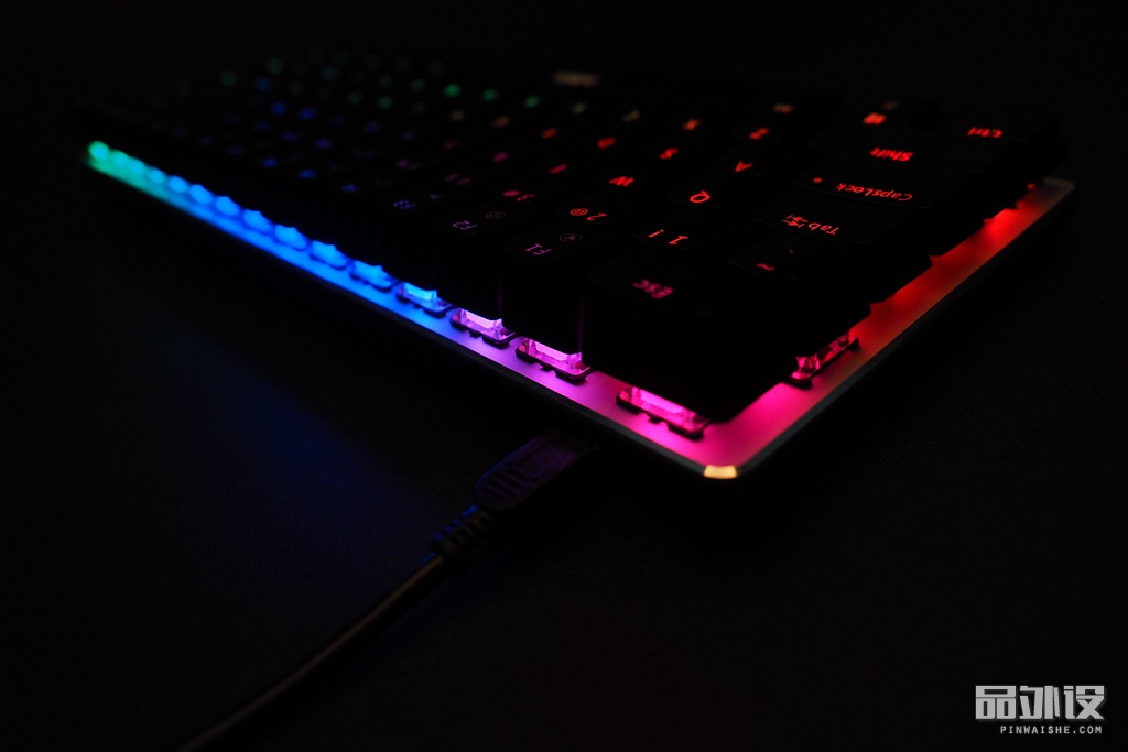 黑爵极客ak33怎么连接电脑,极氪黑爵背光键盘ak33怎么开灯