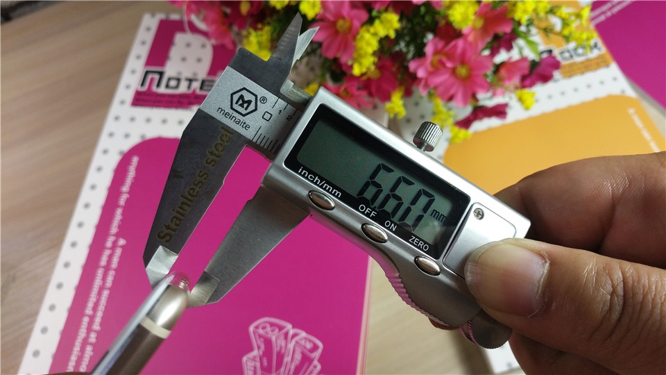 明明可以靠颜值偏偏你要拼实力,明明能靠脸偏偏拼才华