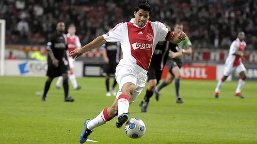 足球往事,足坛往事苏亚雷斯爱情故事