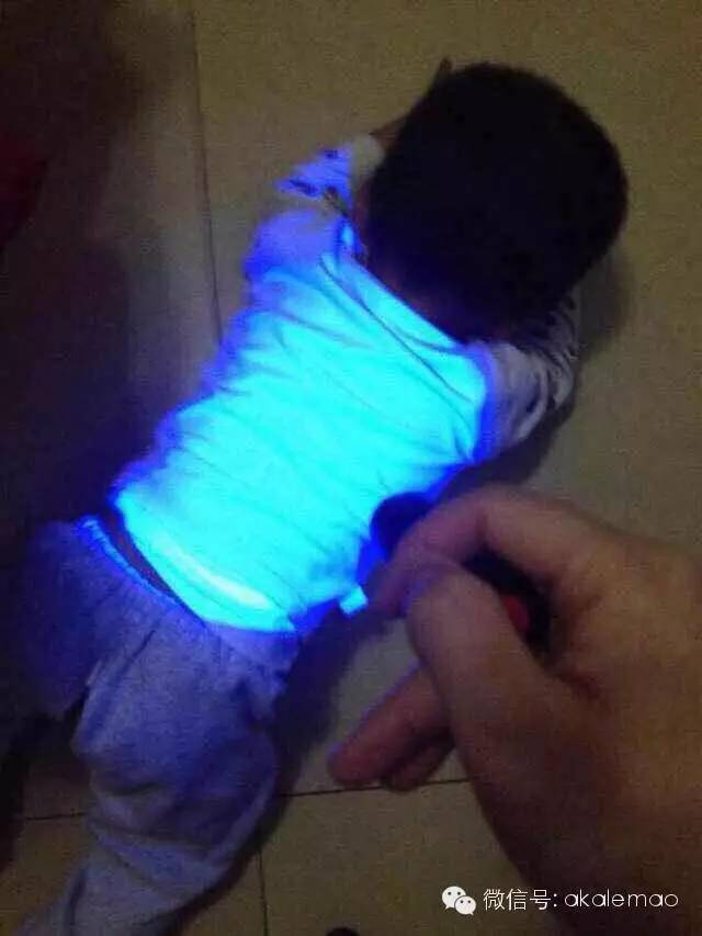 用洗衣液与洗衣粉洗衣服哪种更好,冬天的衣服用洗衣液还是洗衣粉