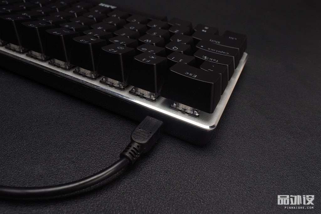 黑爵极客ak33怎么连接电脑,极氪黑爵背光键盘ak33怎么开灯