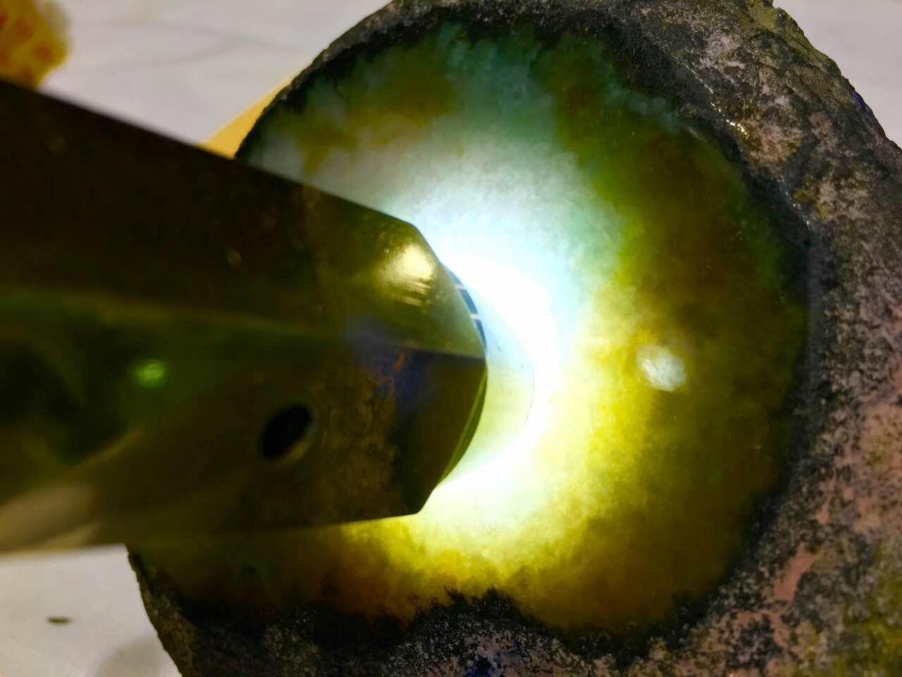 莫西沙场口翡翠,摩西砂黄盐沙翡翠原石