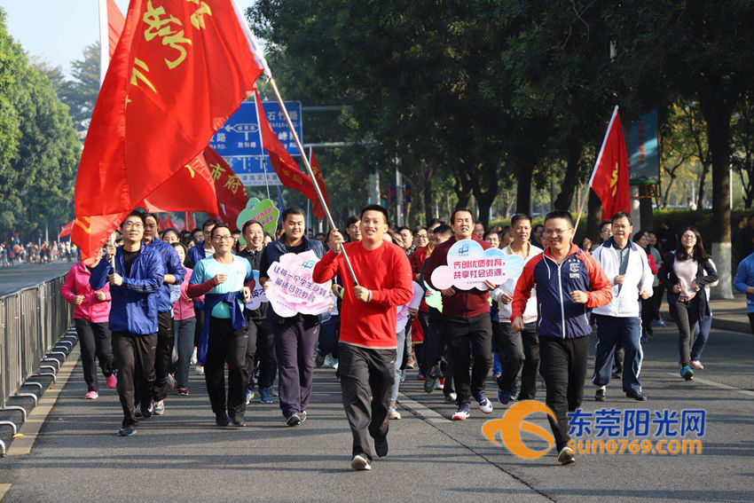 全城沸腾,全城火热人山人海
