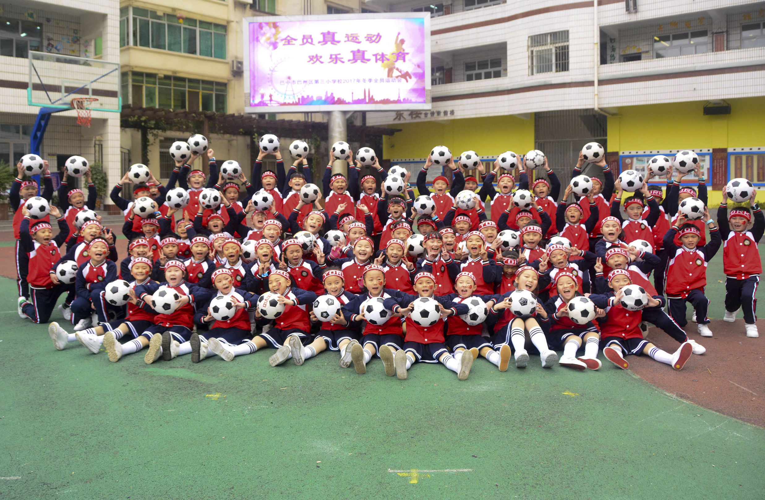 三小校运会啦啦操,巴中市巴州区三小足球操