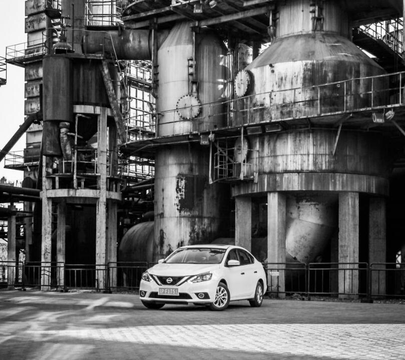 圣诞节热恋生活日记,开着轩逸陪女朋友搜集北京的圣诞树