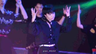 他是TF家族的忙内，江湖人称钢铁直男小狼崽，却有一颗当老大的心