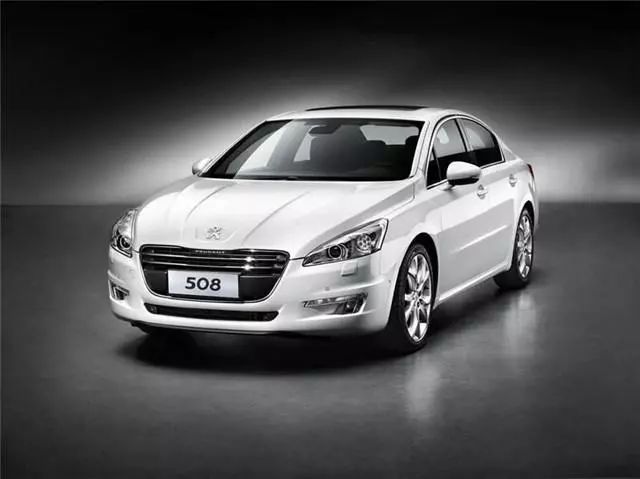 轴距2.8米，搭载宝马发动机的中级车是怎么输的，标致508告诉你！