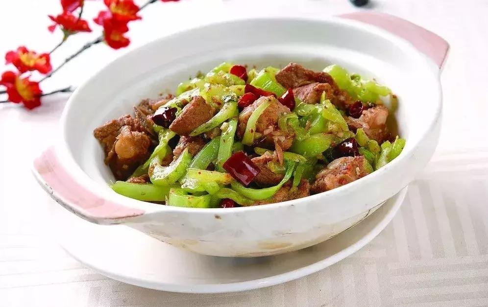 剩菜超过多长时间就不能吃了,剩菜在铁锅里放多久才不能吃