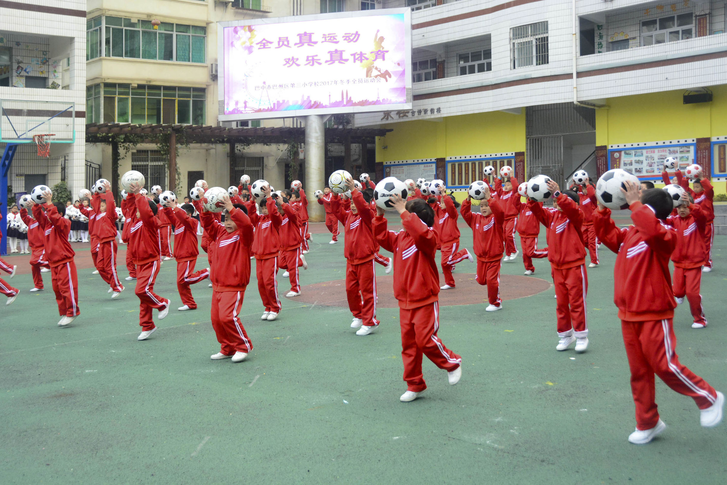 三小校运会啦啦操,巴中市巴州区三小足球操