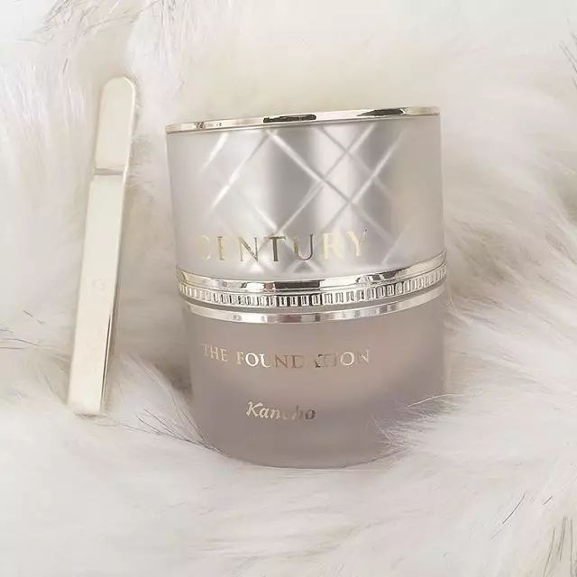 轻薄不脱妆粉底,轻薄持久粉底推荐