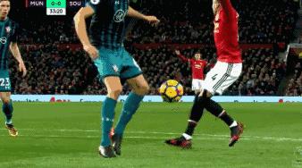 曼联逼平伯恩利,曼联爆冷被逼平