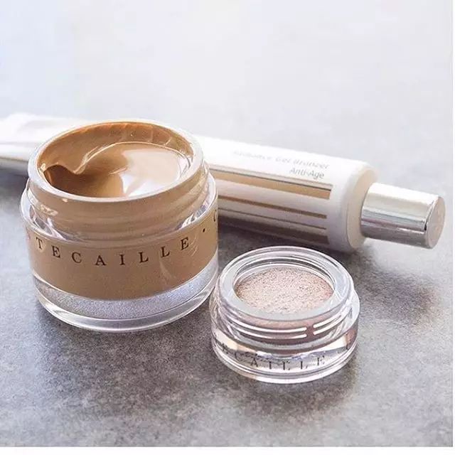 轻薄不脱妆粉底,轻薄持久粉底推荐