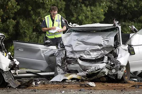 华裔女学生在美国发生交通事故,中国留学生新西兰车祸遇难