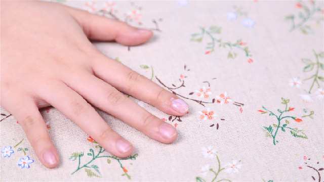 抹指甲油有什么用,油性指甲油和水性指甲油怎么卸掉