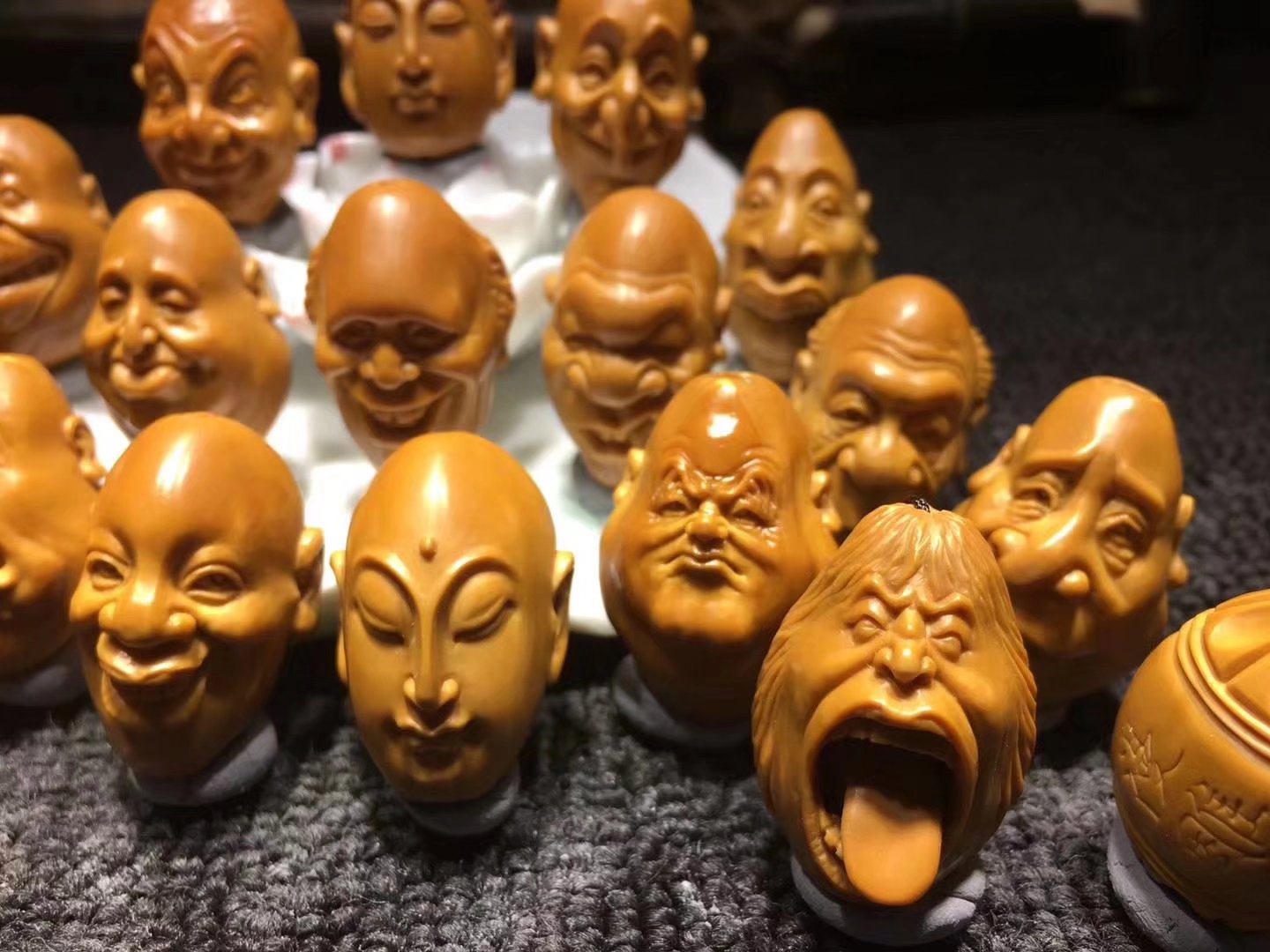 橄榄核雕中雅玩，憨豆，格格巫，泰森，爱因斯坦