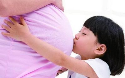 剖腹产一年半突然检查出怀孕了,剖腹产1年后意外怀孕