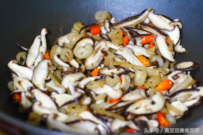 猪皮配什么菜炒最好吃,肉皮搭配什么炒