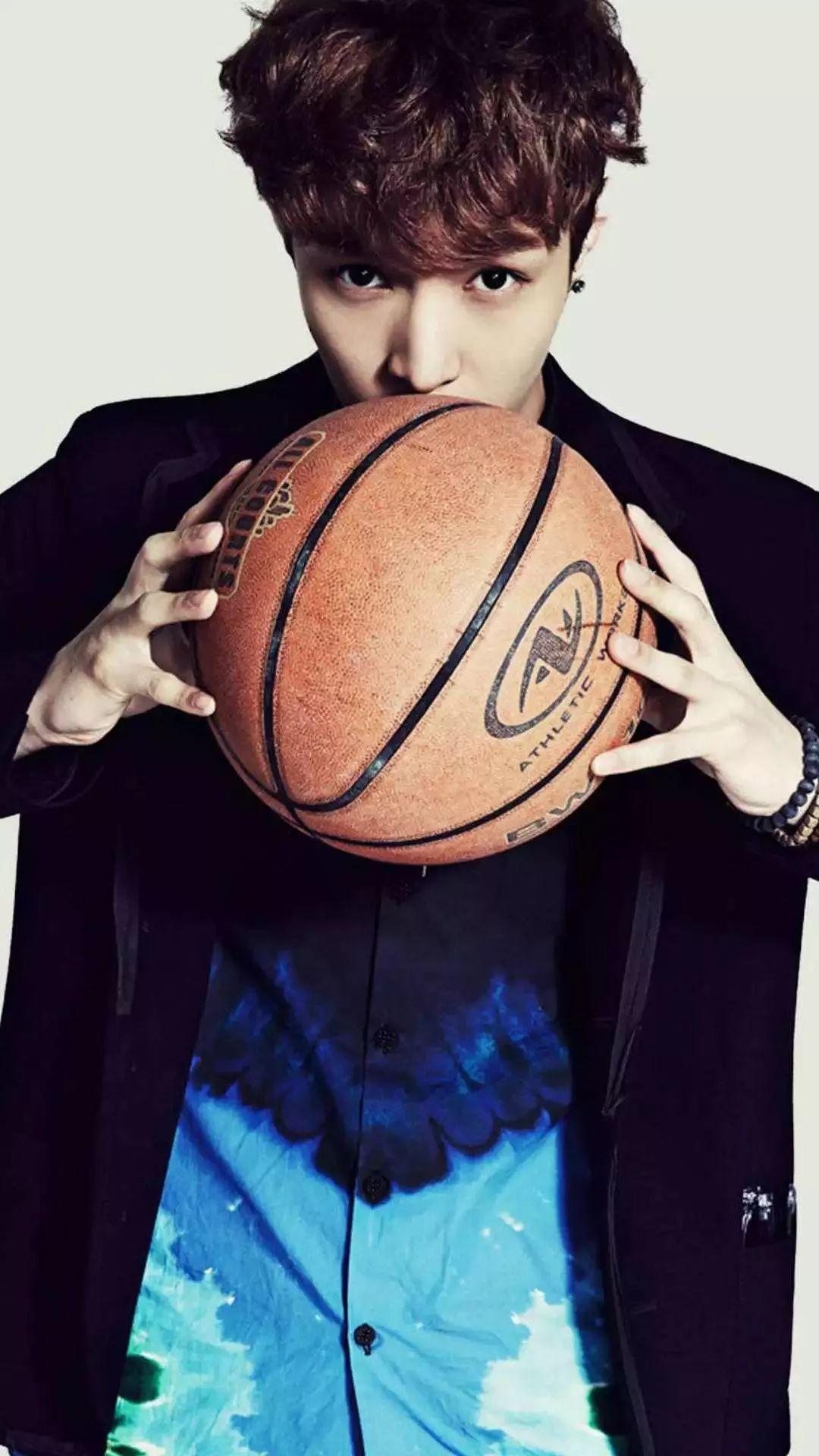 「不只是篮球」我的18岁,半截CK*裤内**,一个人的兵荒马乱