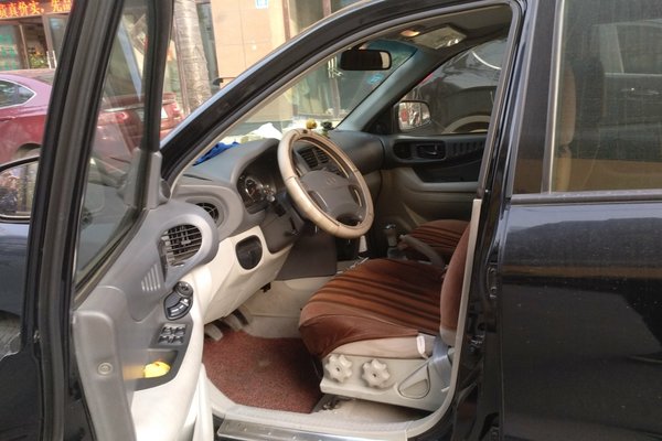 江淮-瑞鹰，除了车身多处喷漆以外，其他没毛病，主要是不贵