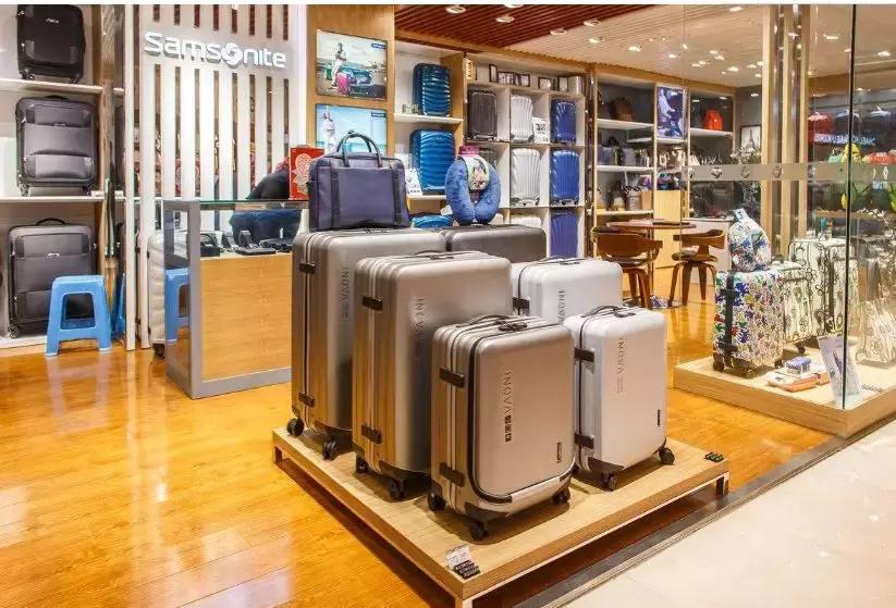 箱包店装修成功案例,箱包零售店面装修效果图