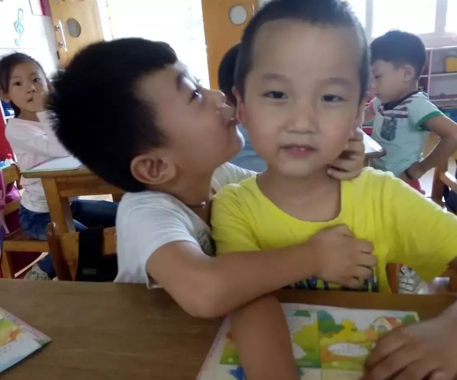 孩子是个小话唠文案,孩子是个小话痨