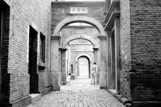 上海滩百年“房事”发展史：从鲁迅的石库门到张爱玲的爱丁登公寓