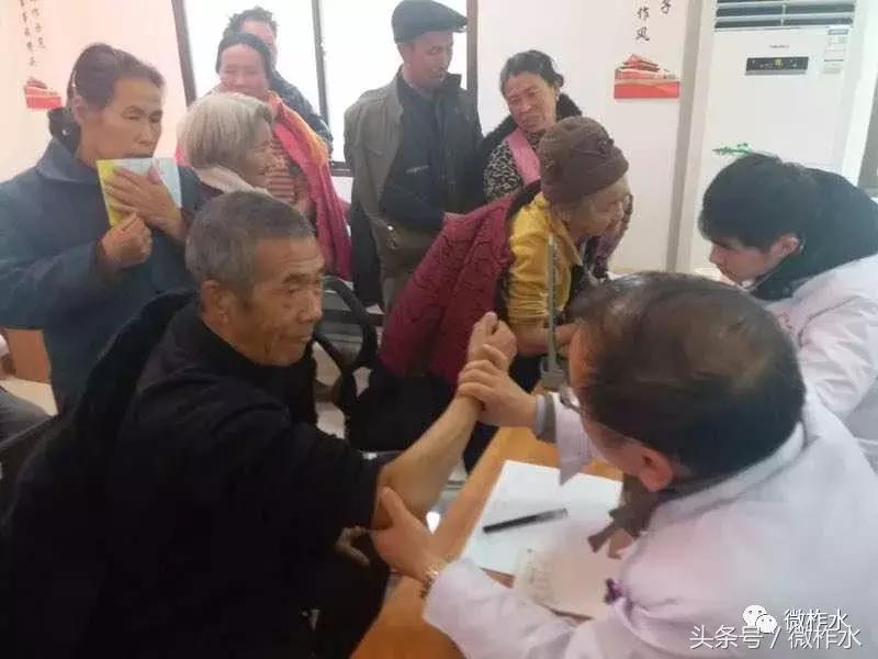 柞水政法委,政法委走访慰问贫困户