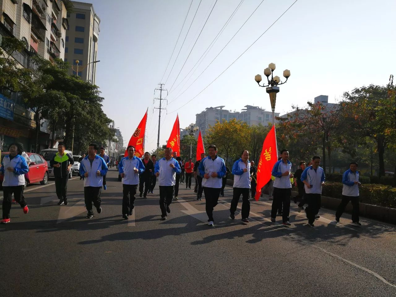 全城沸腾,全城火热人山人海