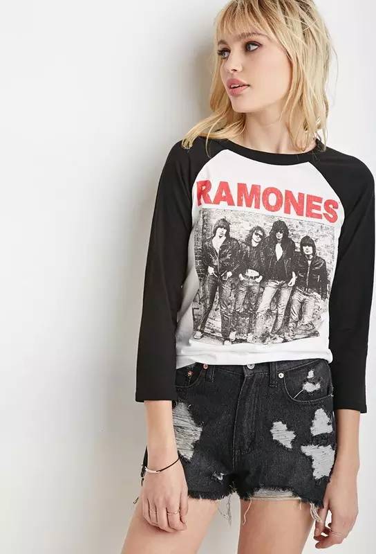 纯白的t恤搭配拉风的tee,纯白的t恤搭配拉风的tee叫什么