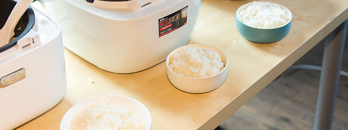 爱活角斗场|日系电饭煲做饭更好吃？我们用三款电饭煲做了盲测