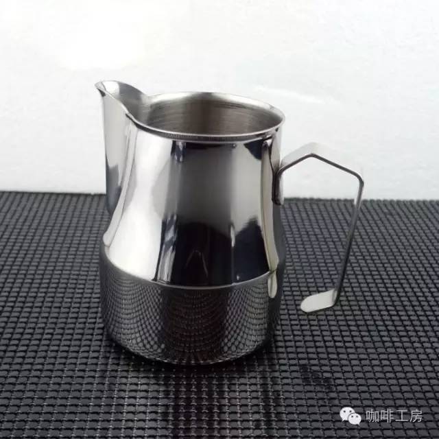 新手选咖啡拉花针还是拉花缸好,拉花拿铁用什么花缸好