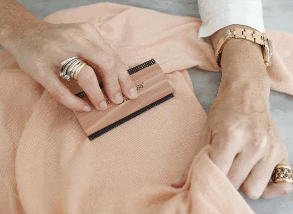 大衣起球处理后还会起球怎么办,大衣沾灰粘毛起球有什么方法除掉