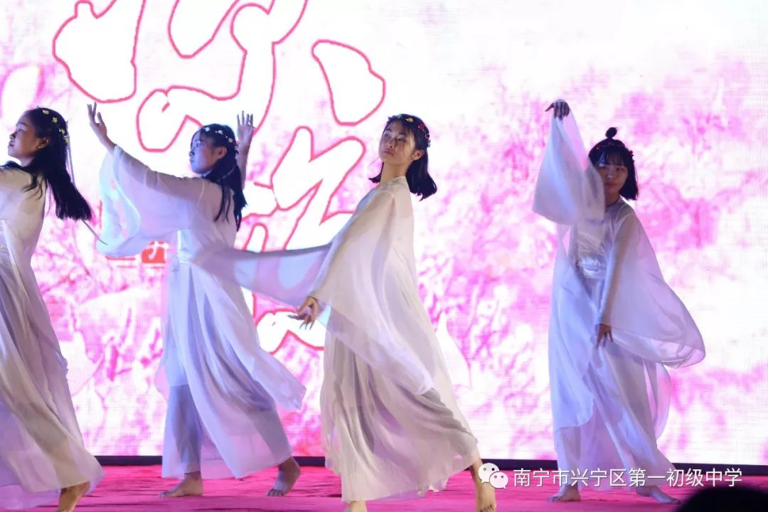 瀛︽牎涓嶅繕鍒濆績鐗㈣浣垮懡娲诲姩鎶ラ亾,涓嶅繕鍒濆績鏍″洯瑙嗛