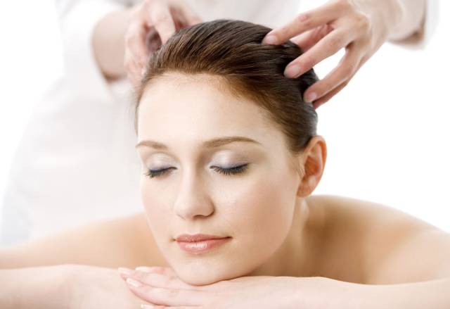 头皮上摸到好多肿块,头皮出疙瘩癌症前兆