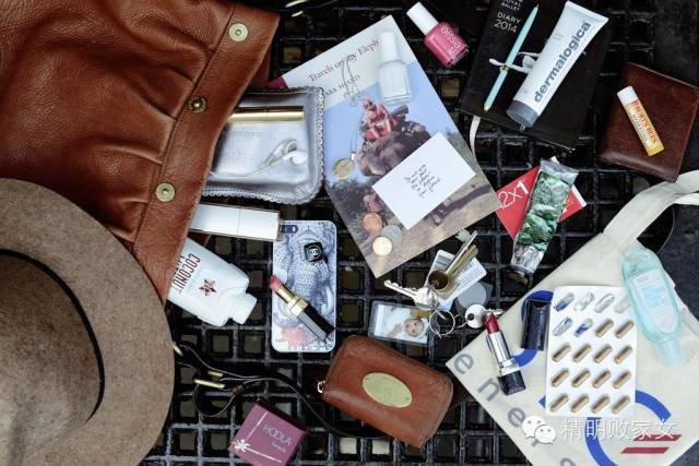 女孩子的包里到底装有什么,女人的包里都装什么